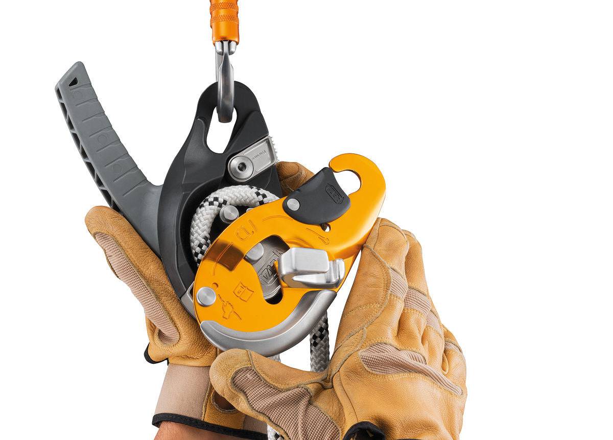 Petzl I’D EVAC Anti Panic Function Self Braking Descender - SecureHeights