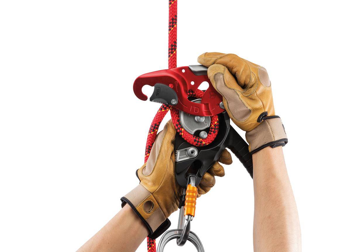 Petzl I’D L Technical Rescue Anti Panic Function Self Braking Descender - SecureHeights
